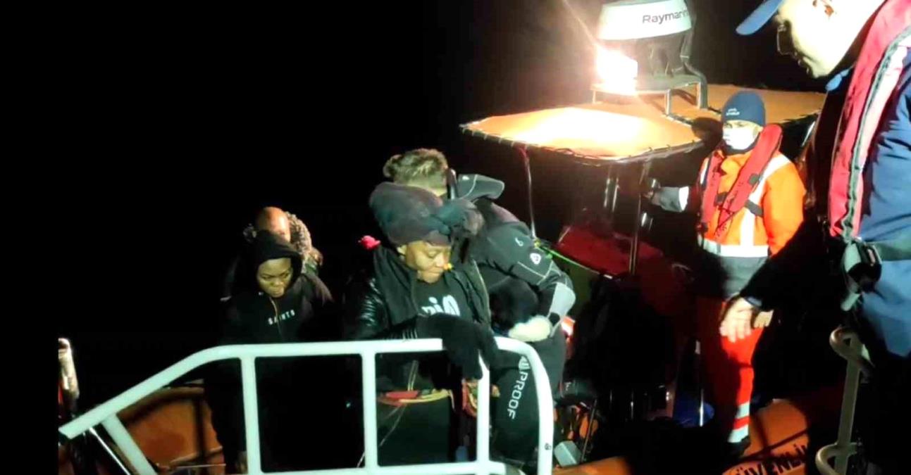 Ayvalık'ta 38 göçmen kurtarıldı