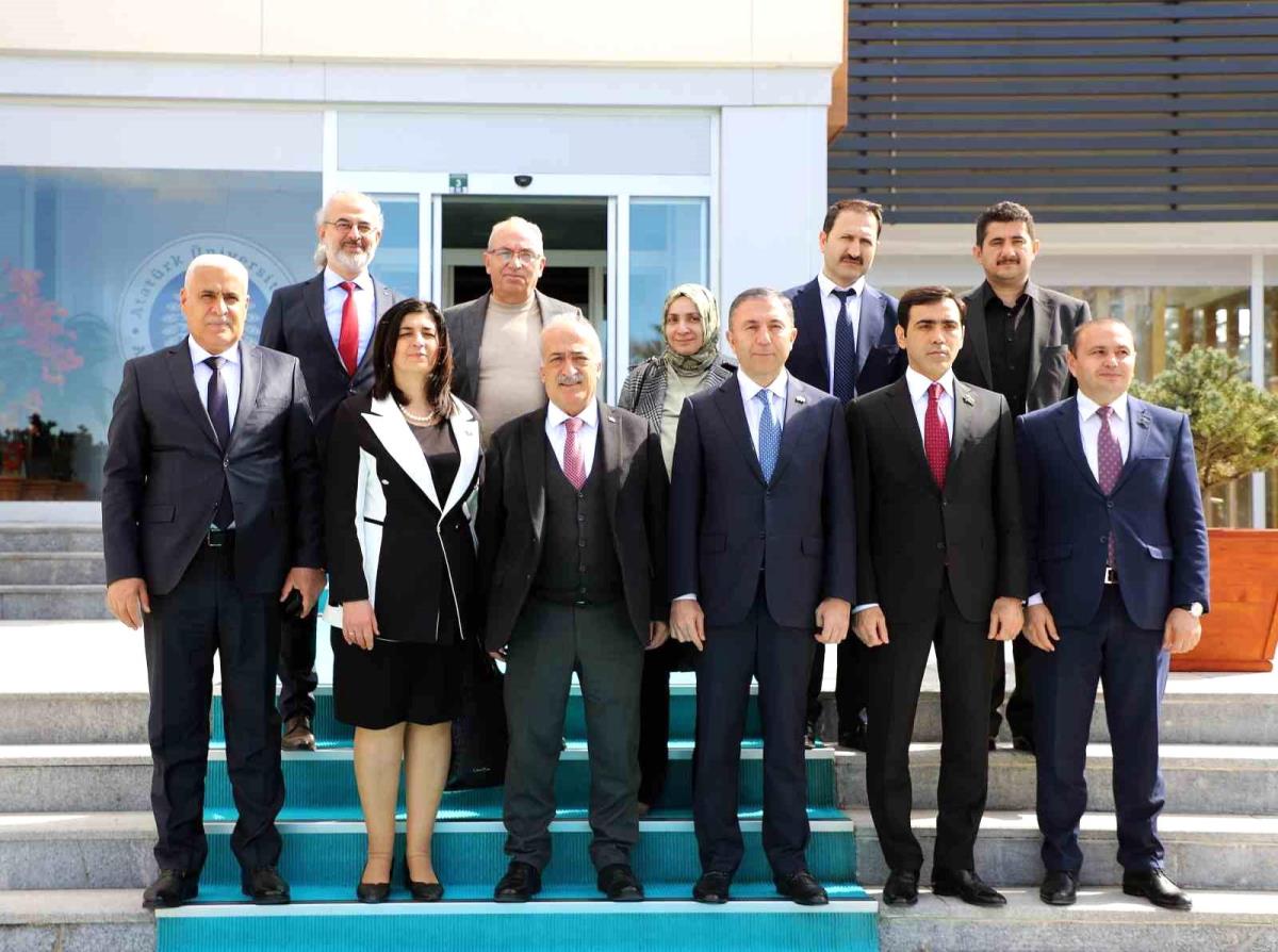 Azerbaycan Milletvekilleri Rektör Çomaklı'yı ziyaret etti