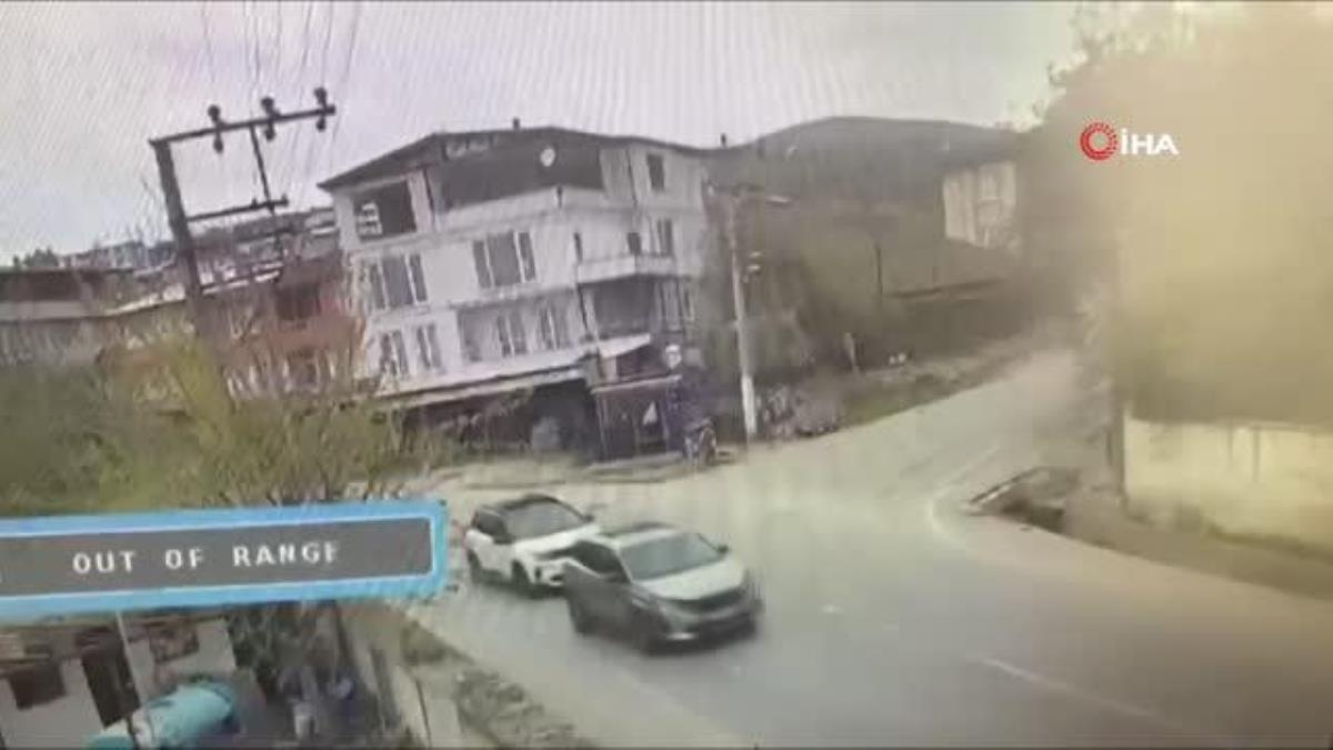 Bursa'da tırın devrilme anı kamerada