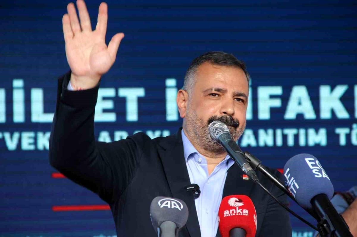 CHP, İzmir'de milletvekili adaylarını tanıttı