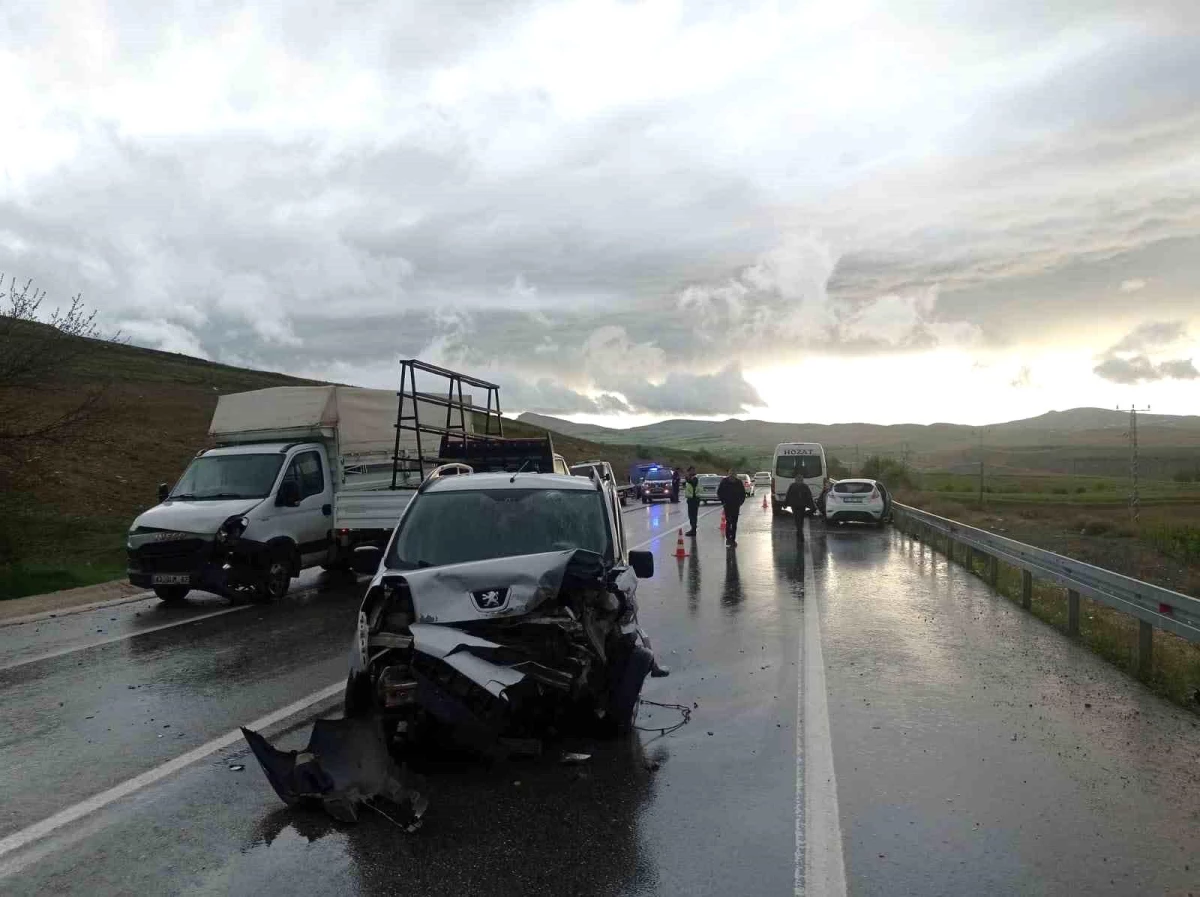 Elazığ'da zincirleme trafik kazası: 1 meyyit, 4 yaralı