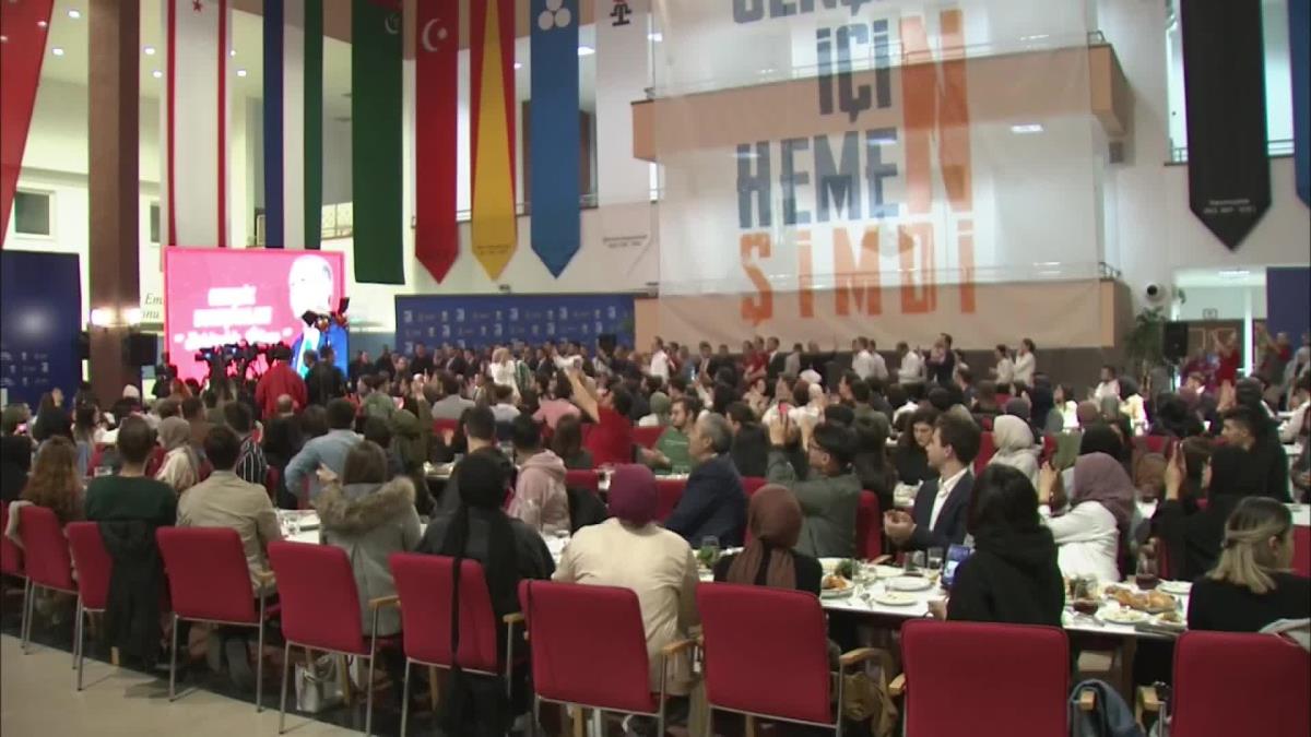 Erdoğan: "Gençlere Güvenmek, Onlara Siyasi Dolgu Gereci Olarak Kullanmakla Değil, Onların Siyasette Önünü Açmakla Sorumluluk Vermekle Olur.