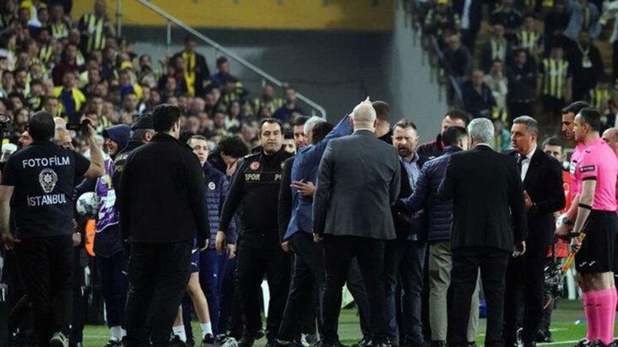 Fenerbahçe'de Ahmet Ketenci, Selahattin Baki ve Burak Kızılhan PFDK'ya sevk edildi