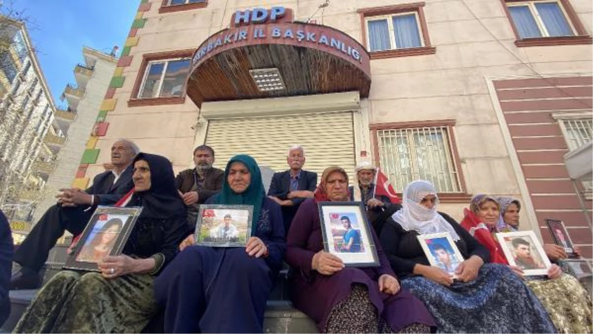 HDP önündeki evlat nöbetinde 7'nci buruk bayram