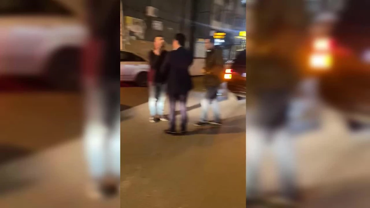 İstanbul'da "Akp" Plakalı Bir Cipin Şoförü ile Taksici Ortasında Yol Tartışması: "Sen Devlet Misin, Çakar Takıyor, Gelip Yol Kesiyor"