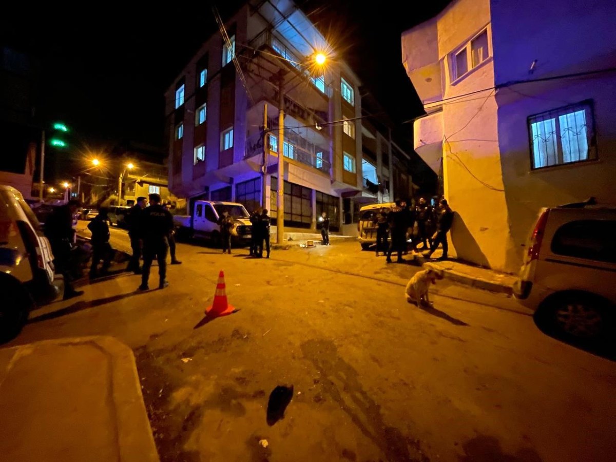İzmir'de bıçaklı hengame: 1'i ağır 2 yaralı