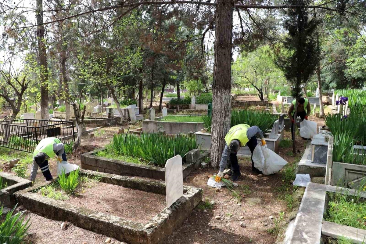 Kahta'da bayram öncesinde mezarlar temizlendi