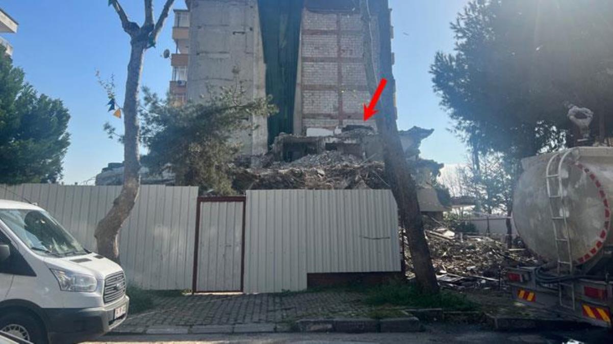 Kartal'da yıkım sırasında bitişik binadaki dairenin duvarı delindi