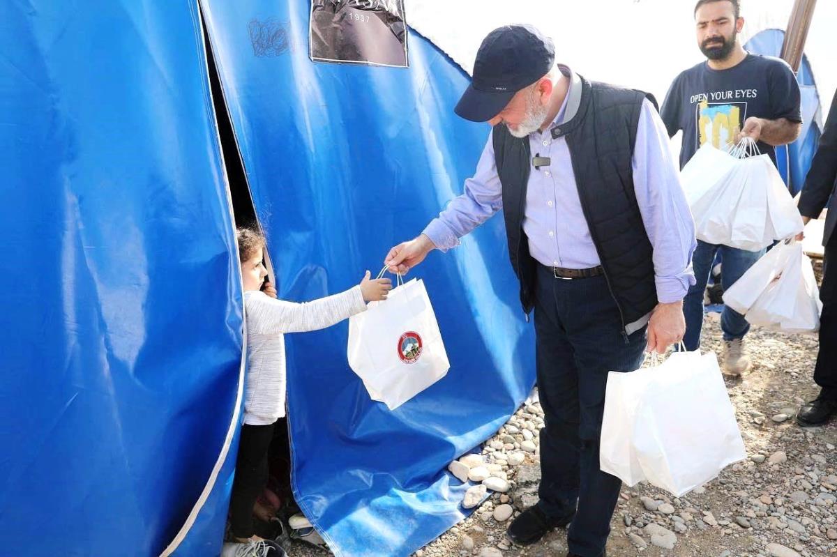 Lider Çolakbayrakdar, Adıyaman'da depremzedelerle iftar yaptı ve iaşe dağıttı