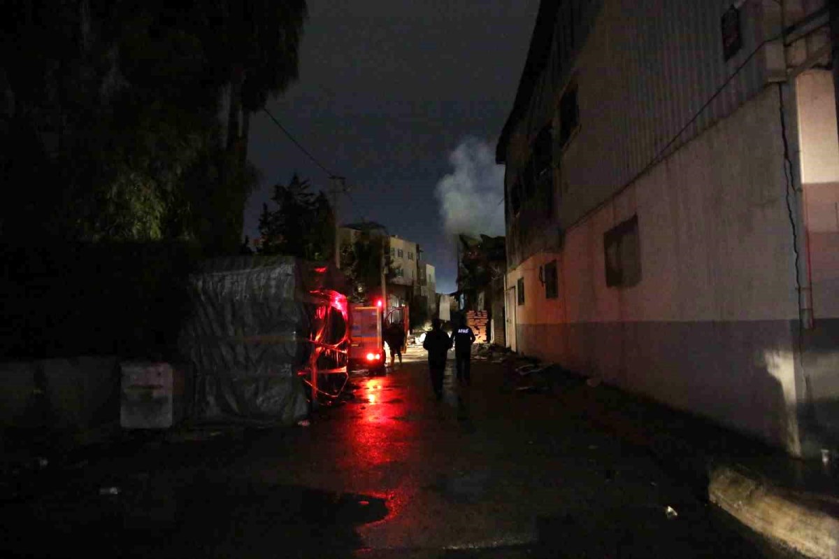 Mersin'deki yangında bir itfaiye eri hayatını kaybetti