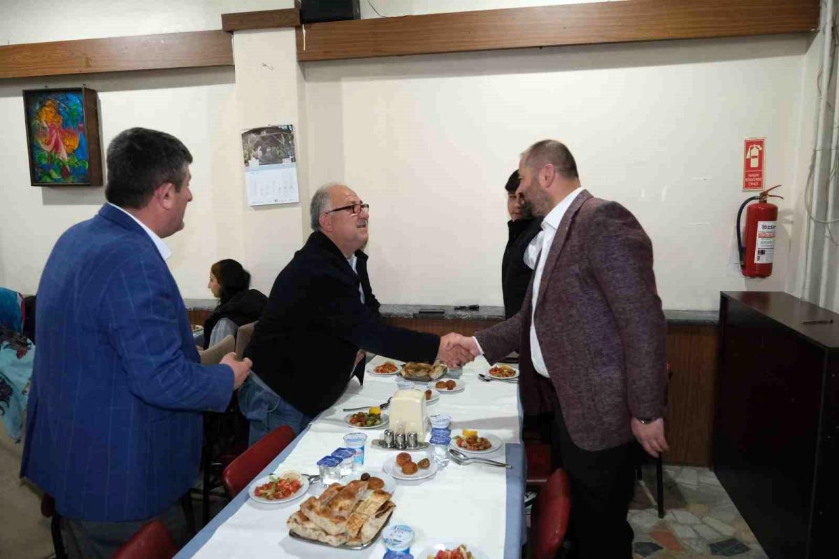 Orhaneli Belediye Lideri Aykurt depremzedeler ile Kadir Gecesinde iftar sofrasında buluştu
