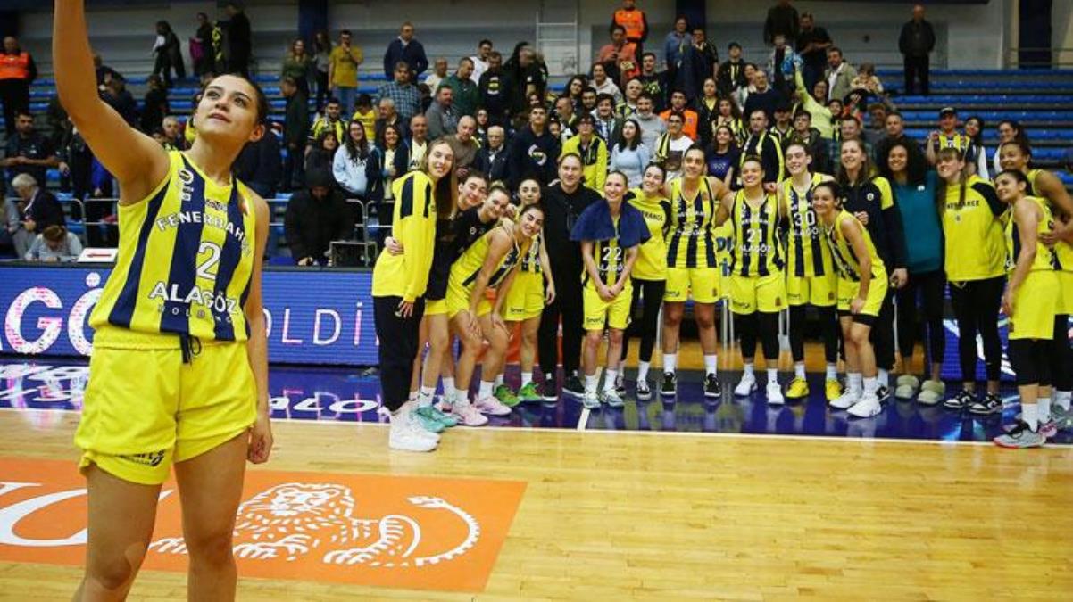 Son Dakika: Fenerbahçe Bayan Basketbol Kadrosu, İtalyan takımı Beretta Famila Schio'yu eleyerek EuroLeague'de finale çıktı