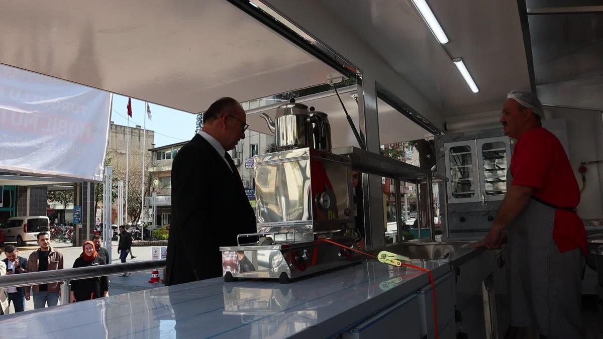 Turgutlu Belediyesi'nin Taşınabilir Mutfak Aracı Hizmete Girdi