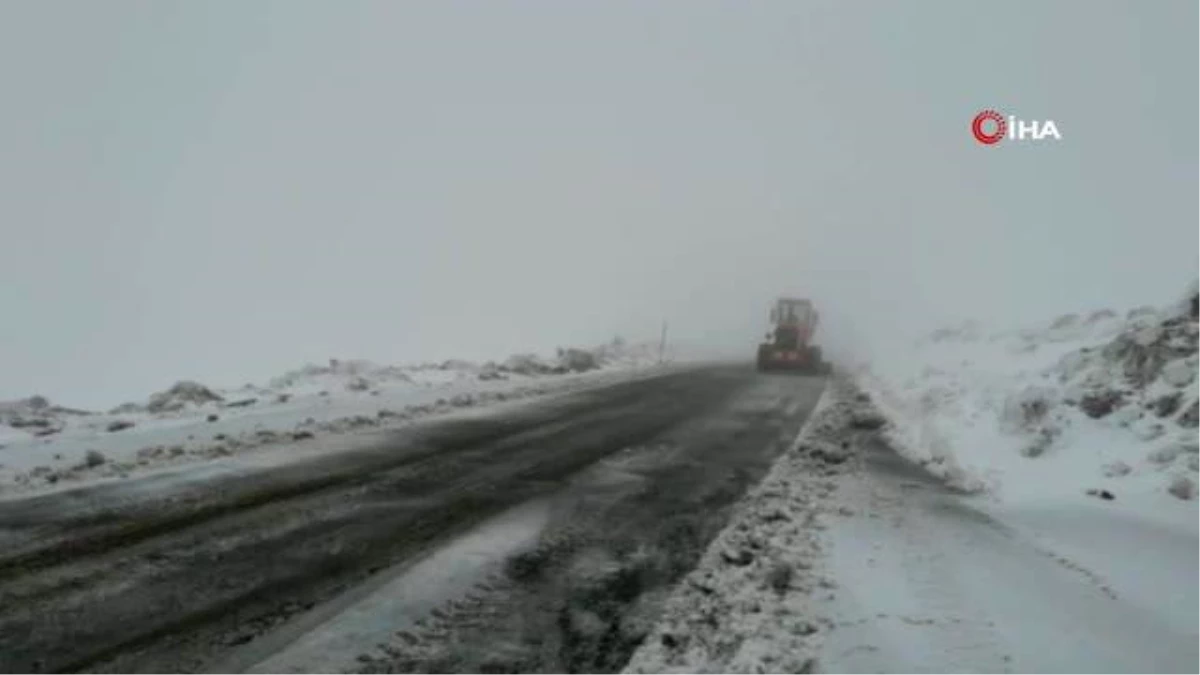 3 bin rakımlı Karabet geçidinde kar yağışı tesirli oluyor