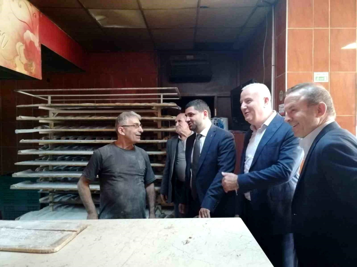 AK Parti Milletvekili adayı Yahya Çelik Sultanbeyli esnafını ziyaret etti