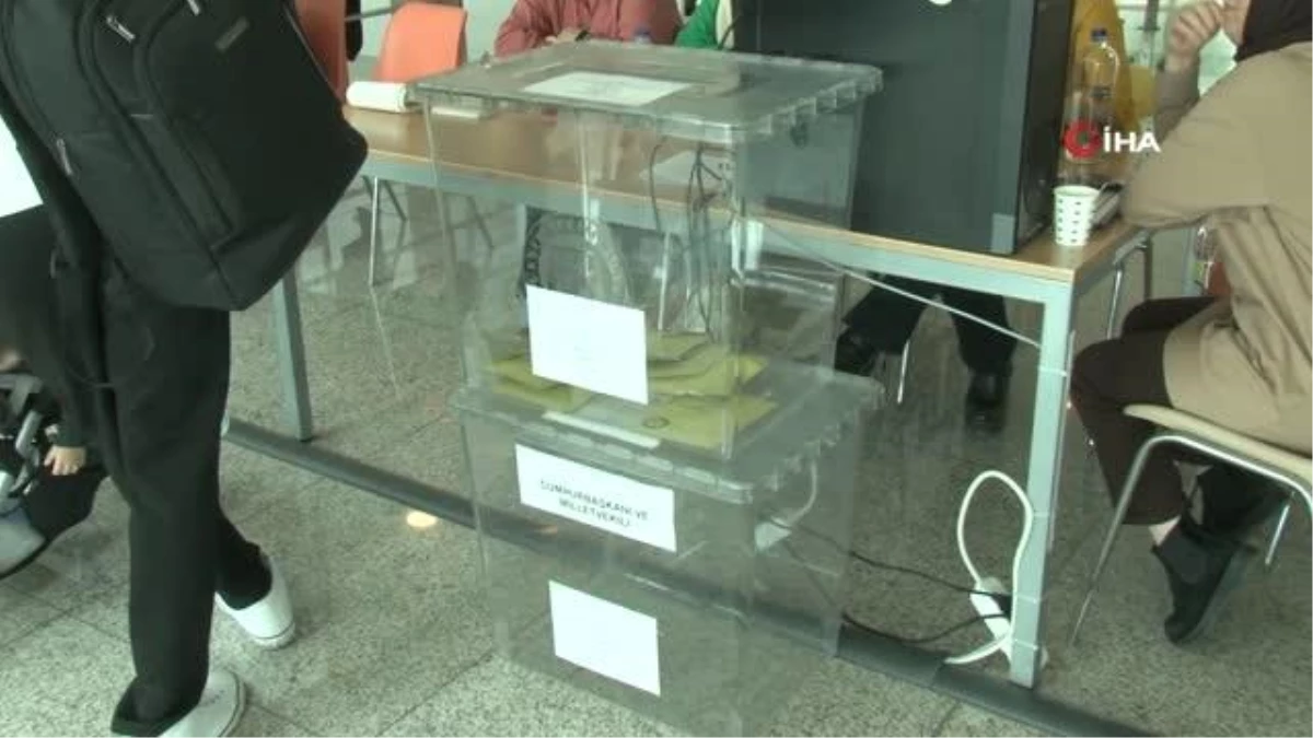 Ankara Esenboğa Havalimanı'nda oy verme süreci devam ediyor
