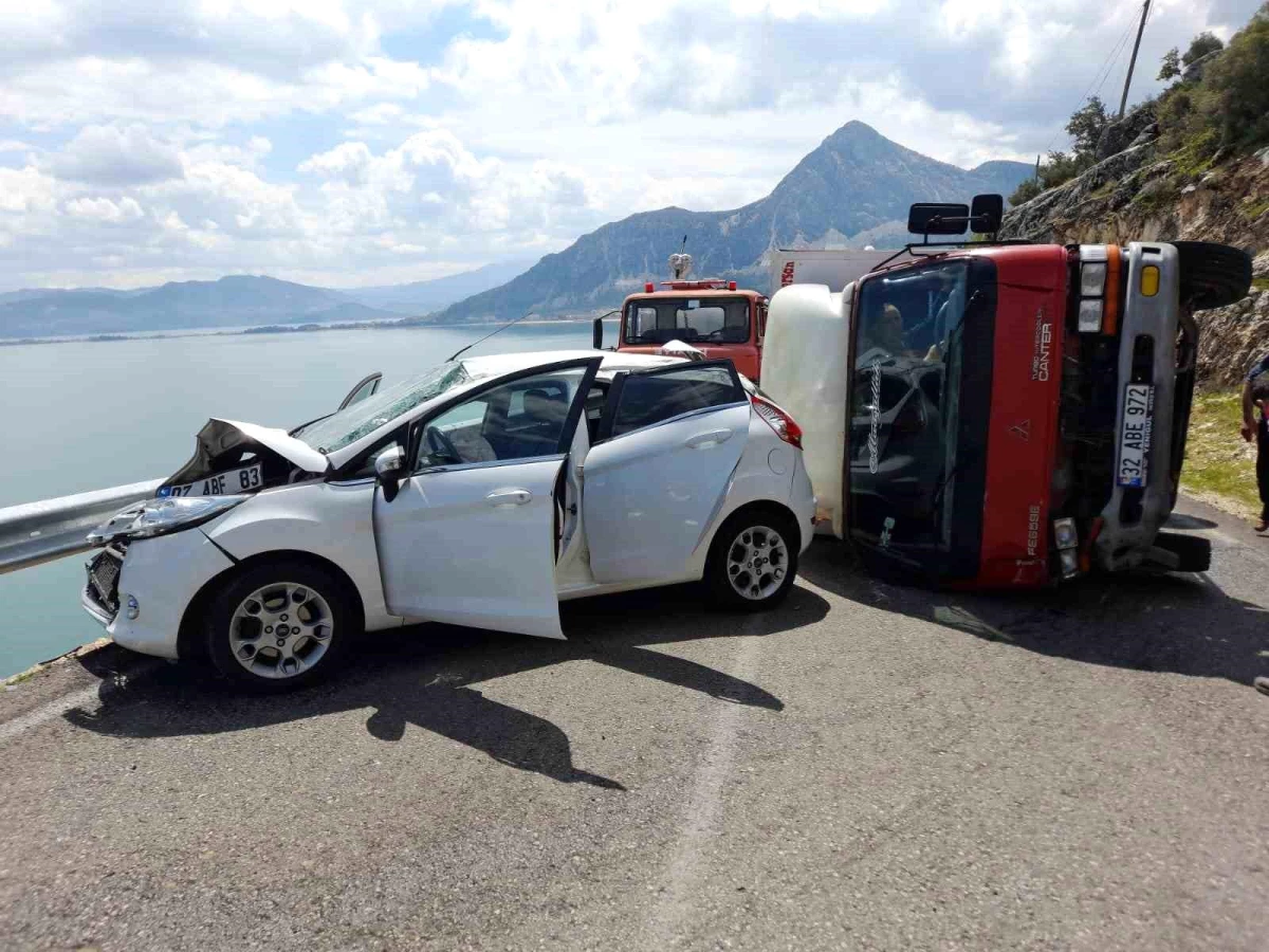 Araba ve kamyonetin çarpıştığı kazada 7 kişi yaralandı