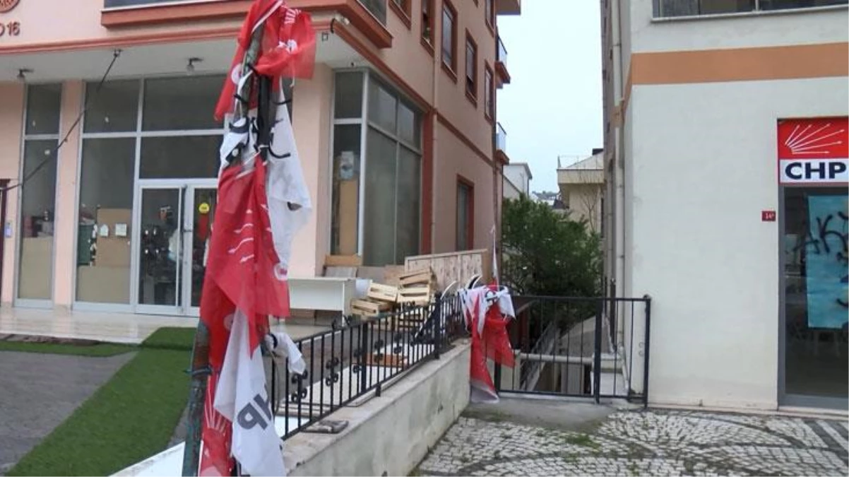 Ataşehir'deki CHP Seçim İrtibat Ofisi'ne hücuma ait 6 kuşkulu yakalandı