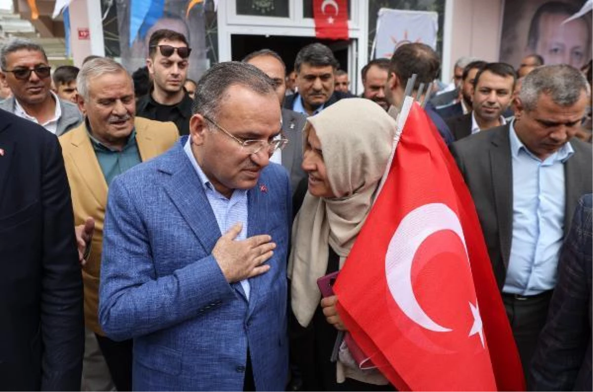 Bakan Bozdağ: Dünya Bir Ortaya Gelmiş Türkiye'nin Seçimlerini Takip Ediyor