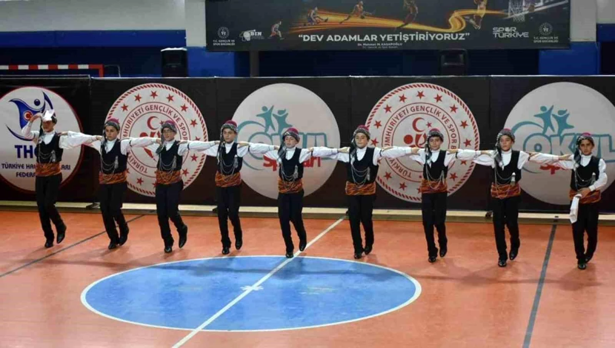Bayburt Ortaokulu Halk Oyunları takımı Türkiye finallerinde