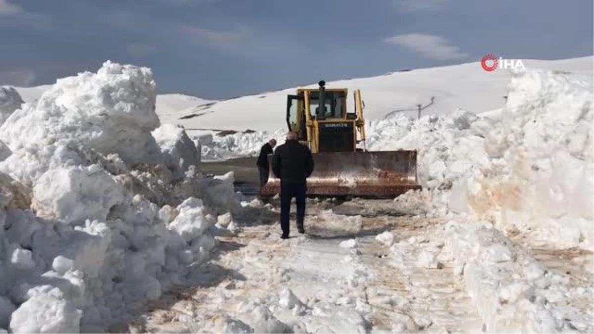 Bayburt-Trabzon ortasında karla gayret çalışmaları sürüyor