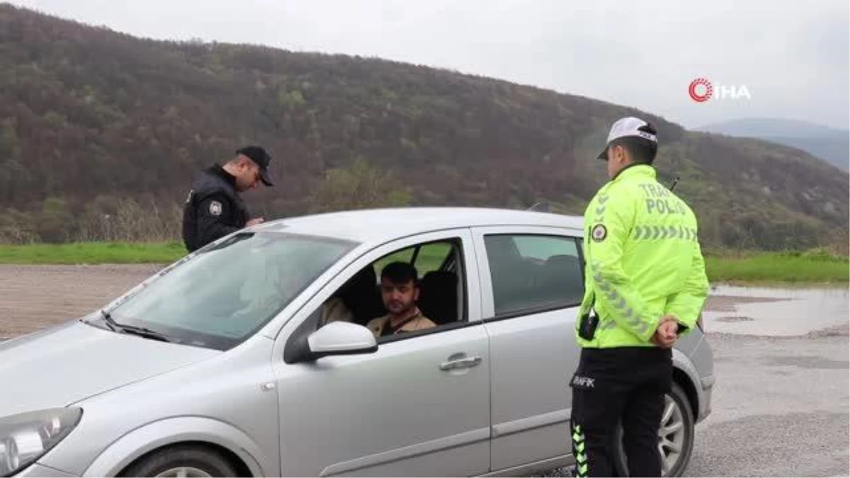 Bolu'da bir şoför kendi için aldığı tatlıyı misyon yapan polis gruplarına vererek bayramlaştı