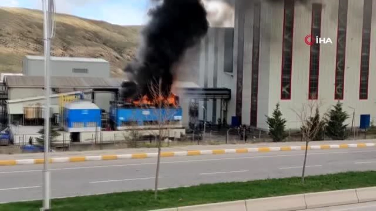 Çankırı'da kokutan fabrika yangını: Siyah dumanlar gökyüzünü kapladı