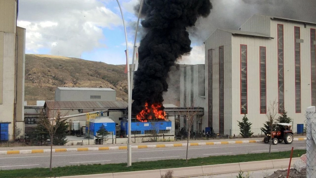 Çankırı'da korkutan fabrika yangını: Siyah dumanlar gökyüzünü kapladı