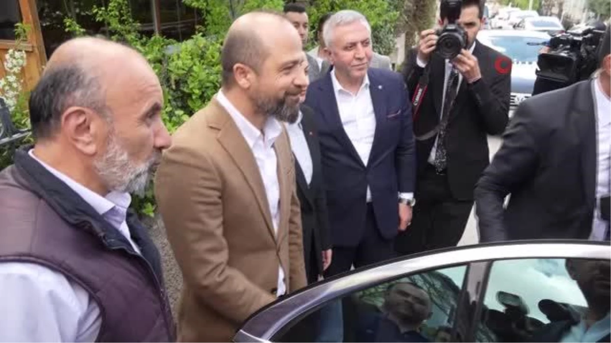 Cumhurbaşkanı Yardımcısı Oktay'dan birinci Afrin şehidinin ailesine bayram ziyareti