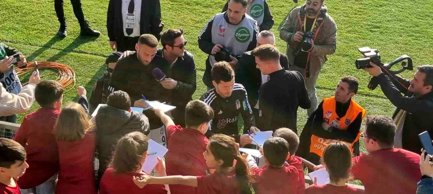 Depremzede çocuklar, Ümraniyespor Beşiktaş maçında ağırlandı