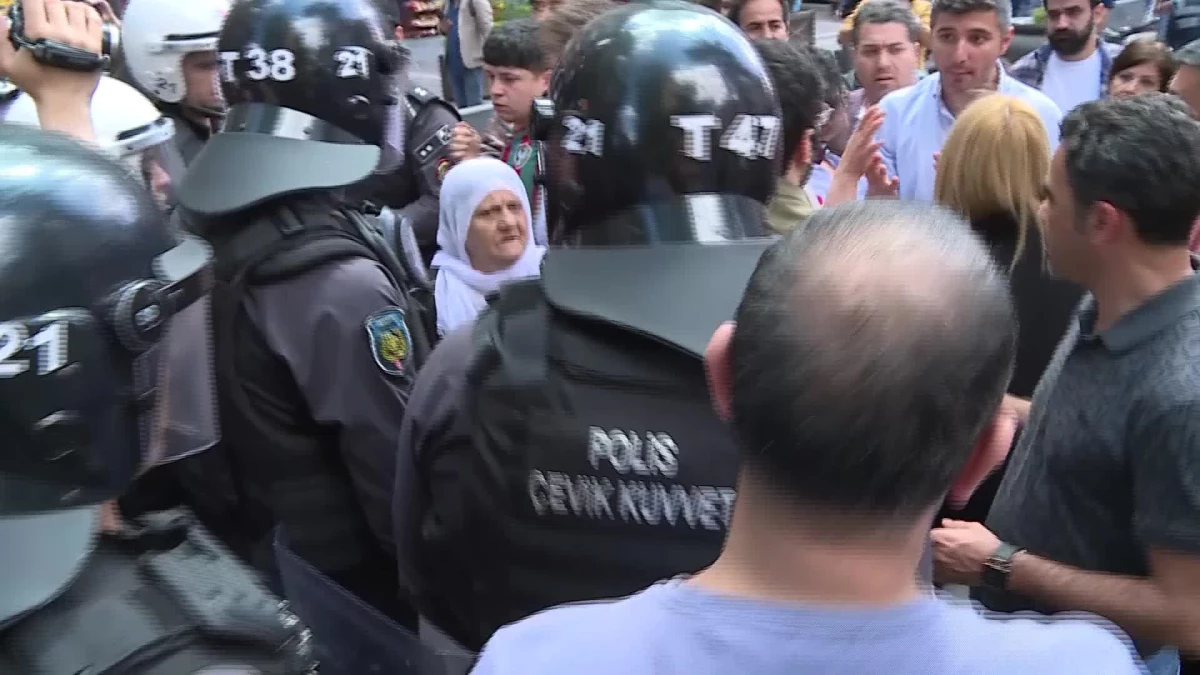 Diyarbakır Merkezli 21 Vilayetteki Gözaltılara Yönelik Protestoya Polis Müdahale Etti