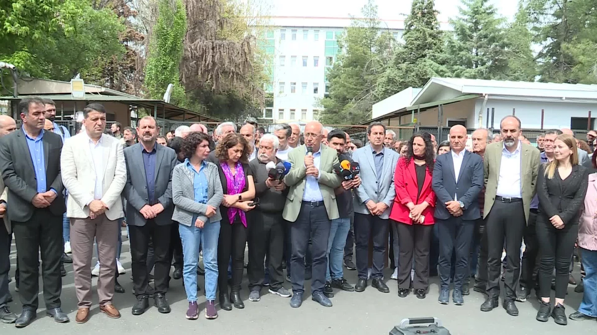 Diyarbakır'da gözaltı operasyonu protesto edildi