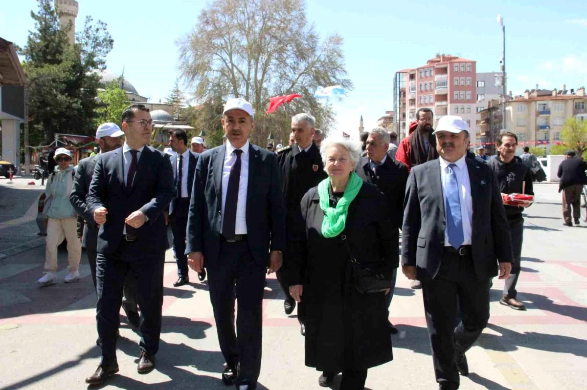 Hazreti Mevlana için Karaman'dan Konya'ya Sevgi ve Barış Yürüyüşü düzenlendi