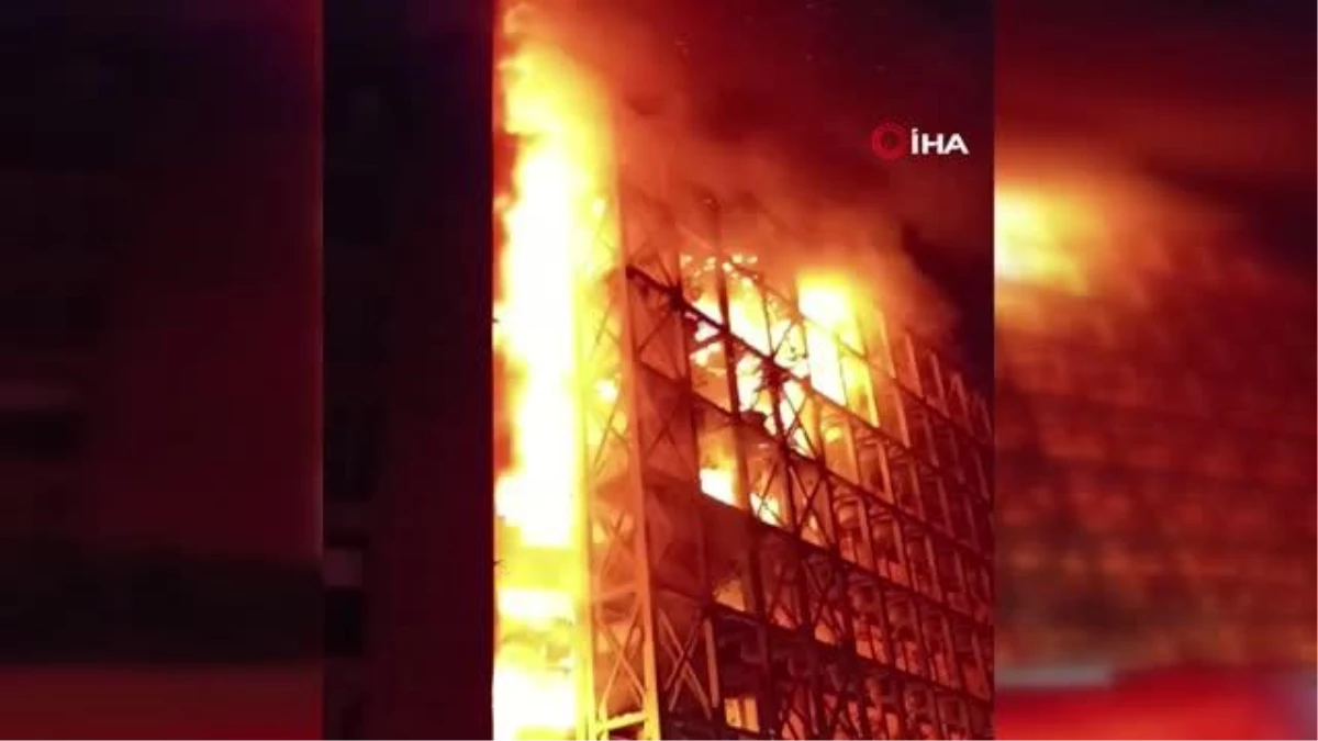 İzmir'de Folkart Sitesi'nde büyük yangın: Mahsur kalanlar itfaiye merdiveni ile kurtarılıyor