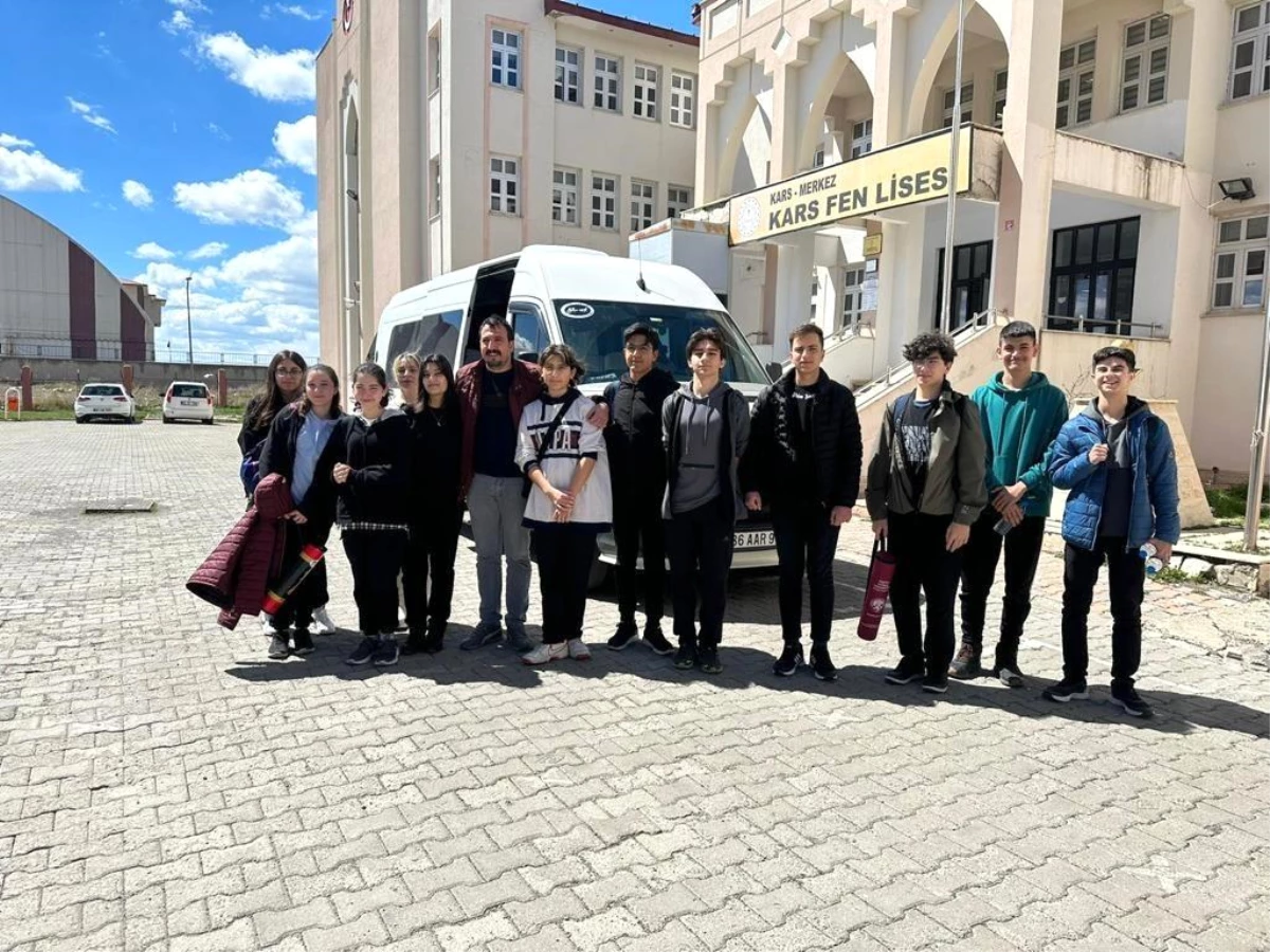 Kars'tan 24 öğrenci satranç turnuvası için yola çıktı