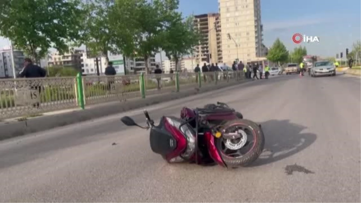 Kilis'te araba motosiklete çarptı: 1 meyyit, 1 yaralı