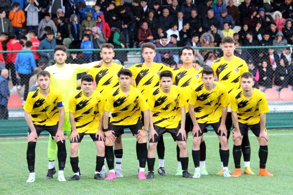 Kocasinan Şimşekspor U-18 kadrosu namağlup şampiyon