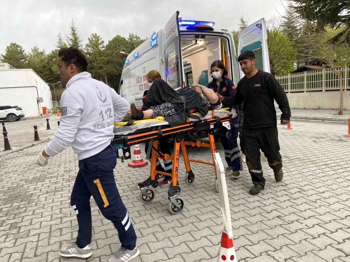 Konya'da motosiklet ile hafif ticari araç çarpıştı: 2 yaralı