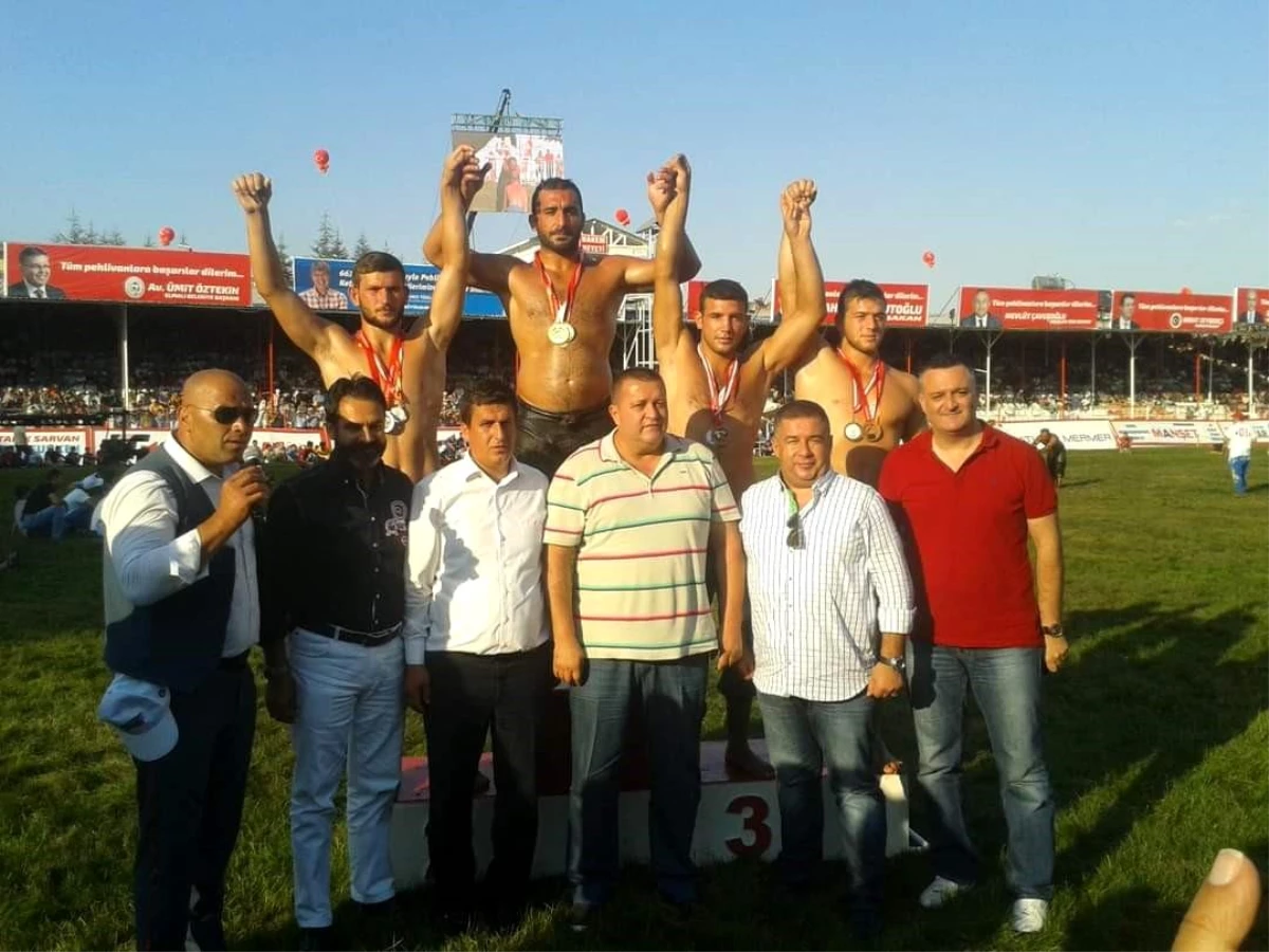 Pamukkale Belediyespor yağlı güreş dönemine madalya ile başladı