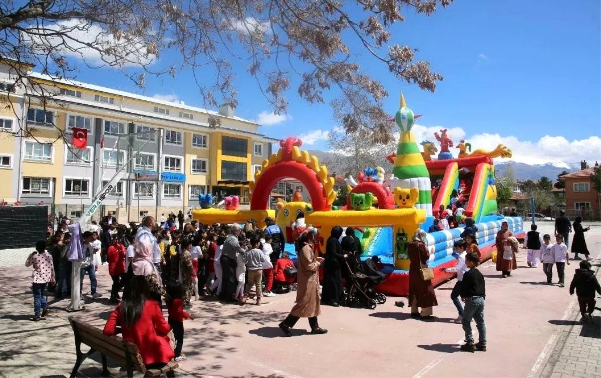 'Polislerle Macera Adası' projesiyle okullar balon park ile neşelenecek