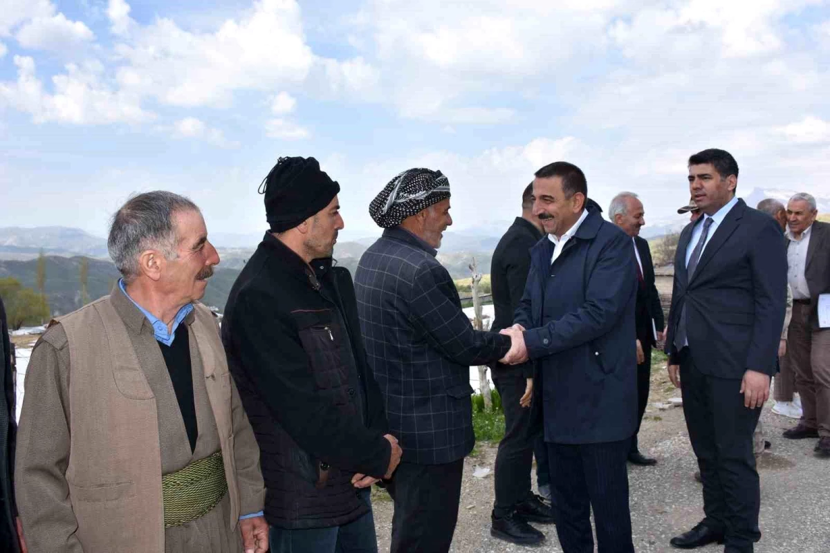 Siirt Valisi Hacıbektaşoğlu, köy köy gezerek vatandaşların sorun ve taleplerini dinledi