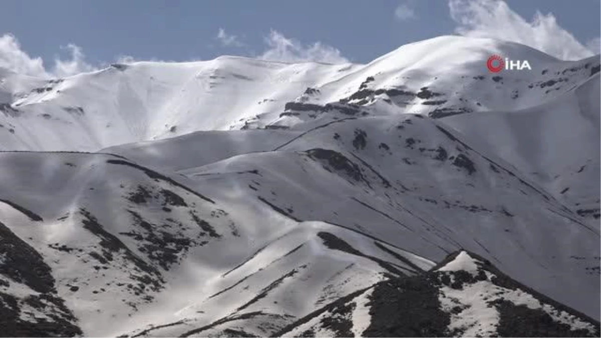 Şırnak'ta dağları kaplayan kar katmanı erimeye başladı