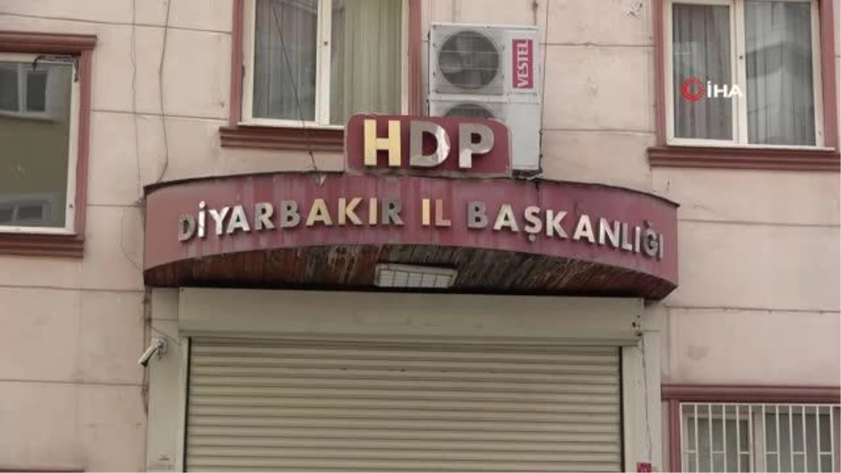 Terör mağduru aileler Diyarbakır'da 1329 gündür evlatlarını HDP'den istiyor