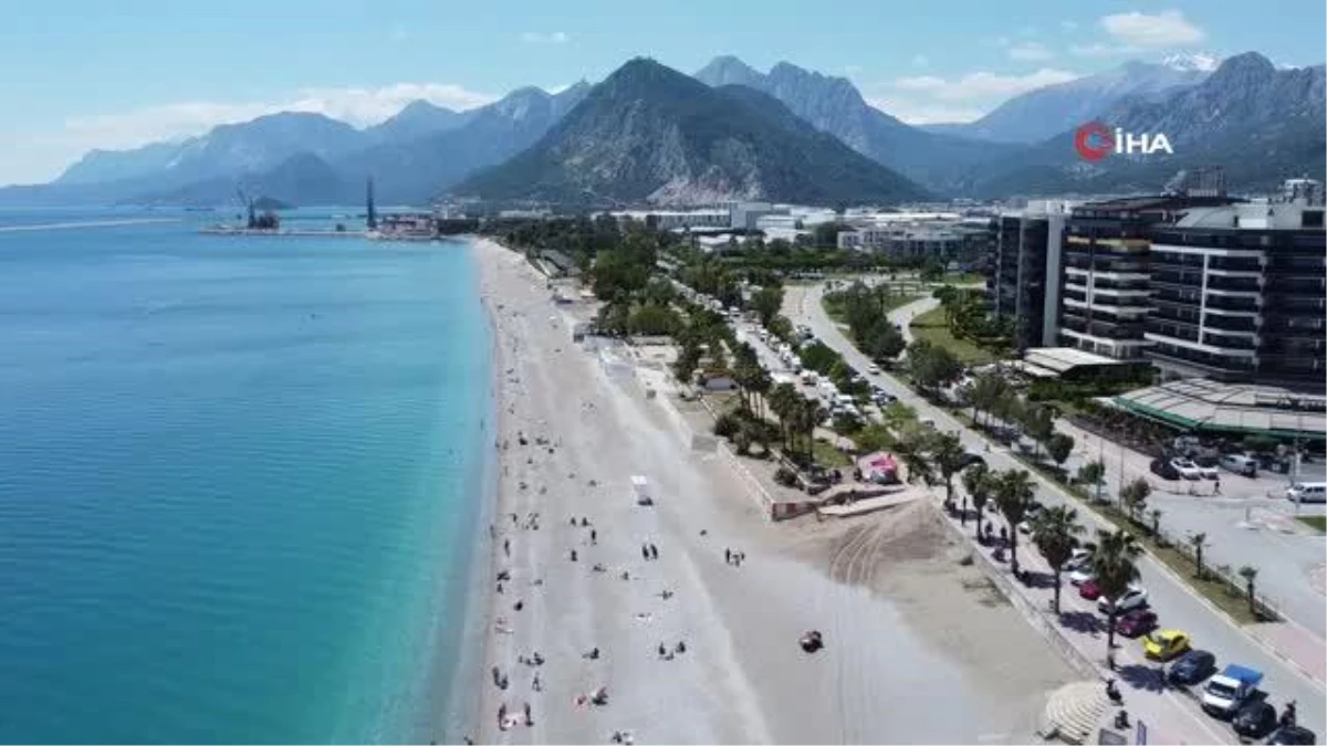 Turizm kenti Antalya'da hava sıcaklığı arttı, kıyılarda yoğunluk oluştu