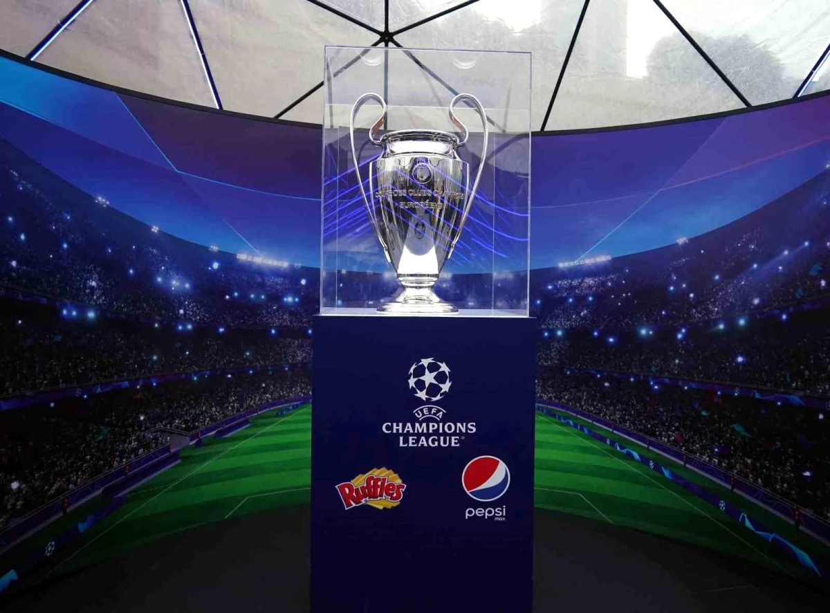UEFA Şampiyonlar Ligi kupası İstanbul'da