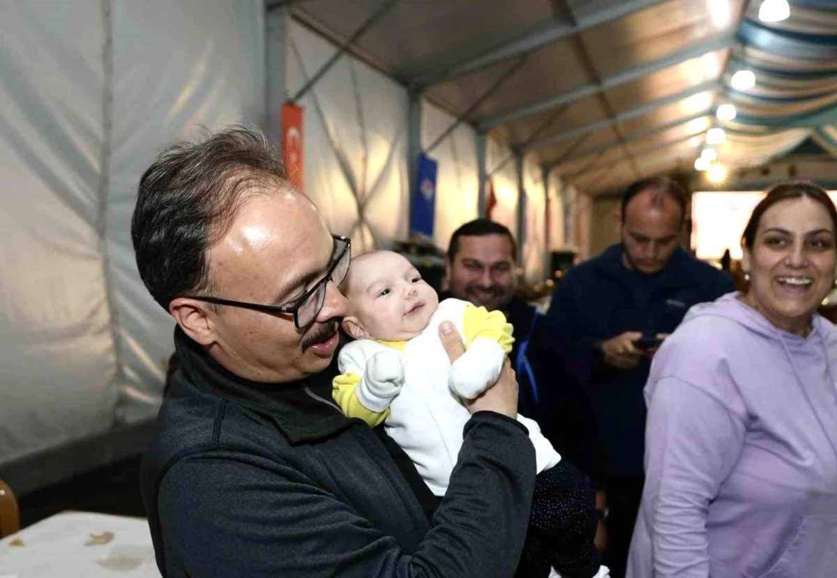 Vali Kızılkaya, İkra bebeği Elbistan'da bir sefer daha ziyaret etti