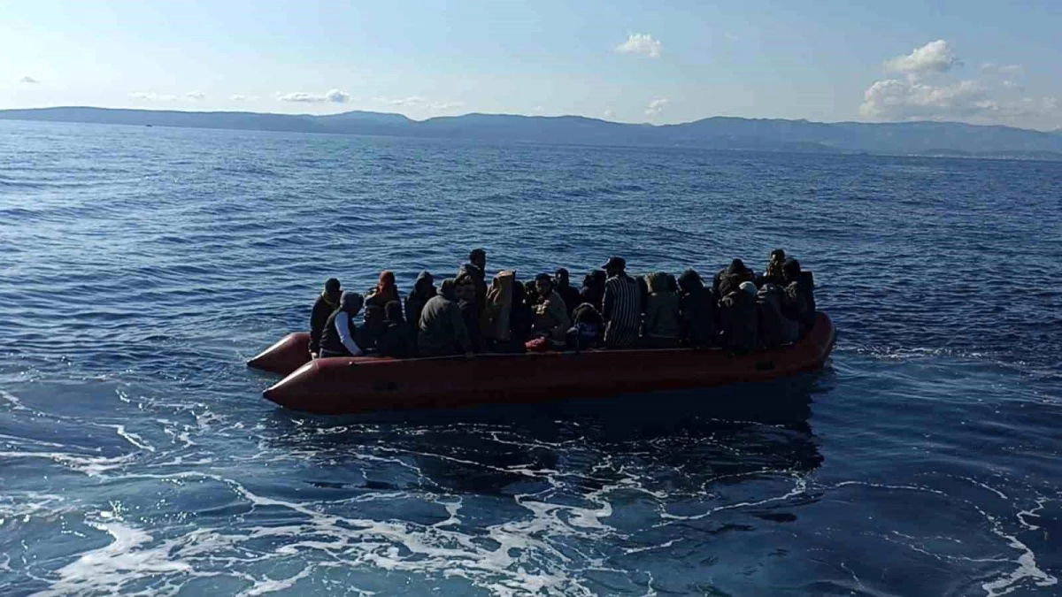 Yunanistan'ın mevte ittiği 62 göçmen kurtarıldı
