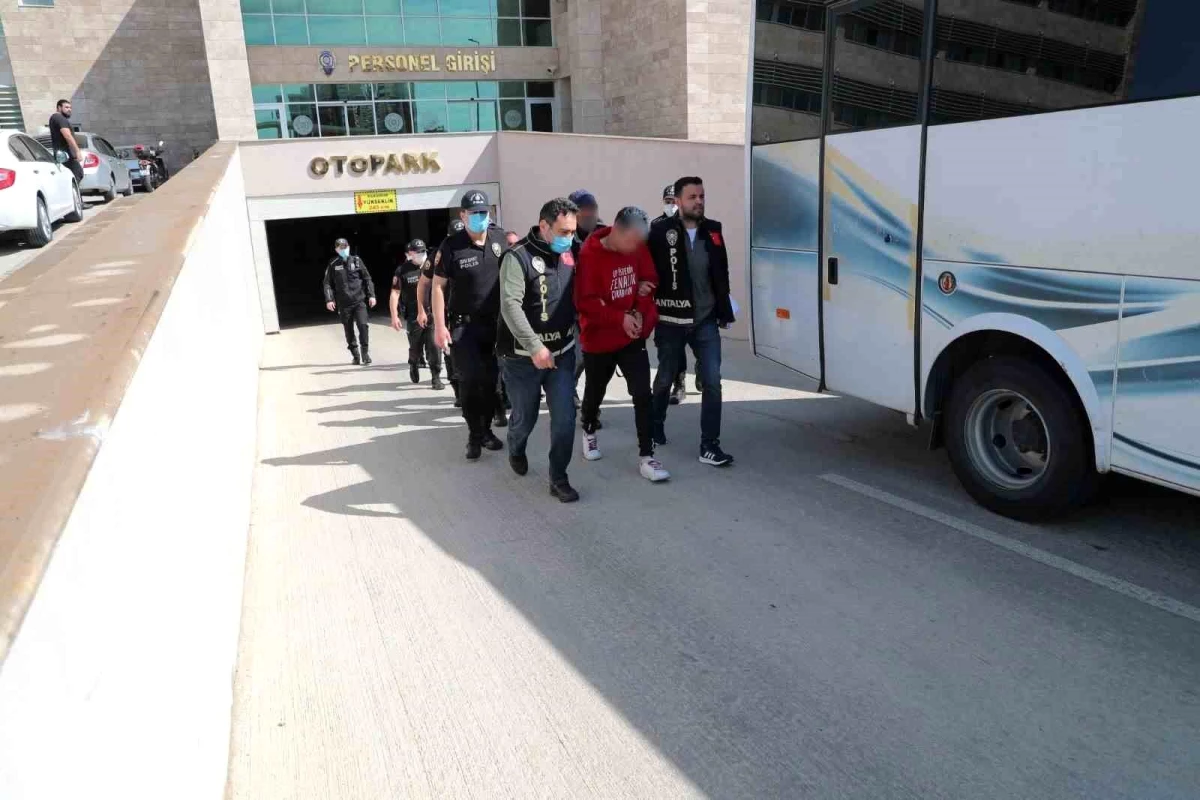 Antalya'da 114 çalışanın katımıyla yapılan operasyonda 81 şahıs yakalandı