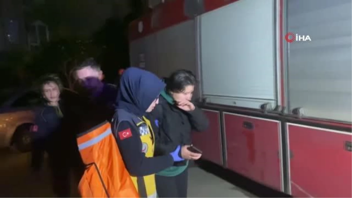Antalya'da yangın paniği: Mahsur kalan anne ve kızı itfaiye grupları kurtardı