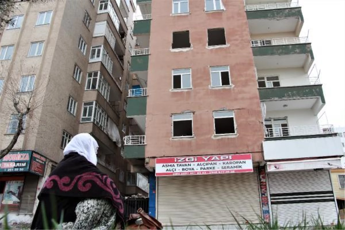 Diyarbakır'da depremzedelerin dramı: Hasarlı konutlarında mahsur kaldılar
